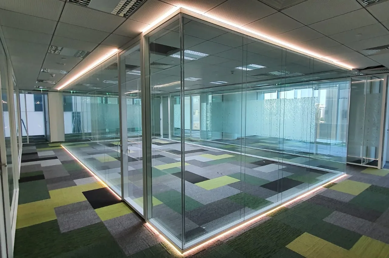 Dettaglio parete Crono con illuminazione LED integrata